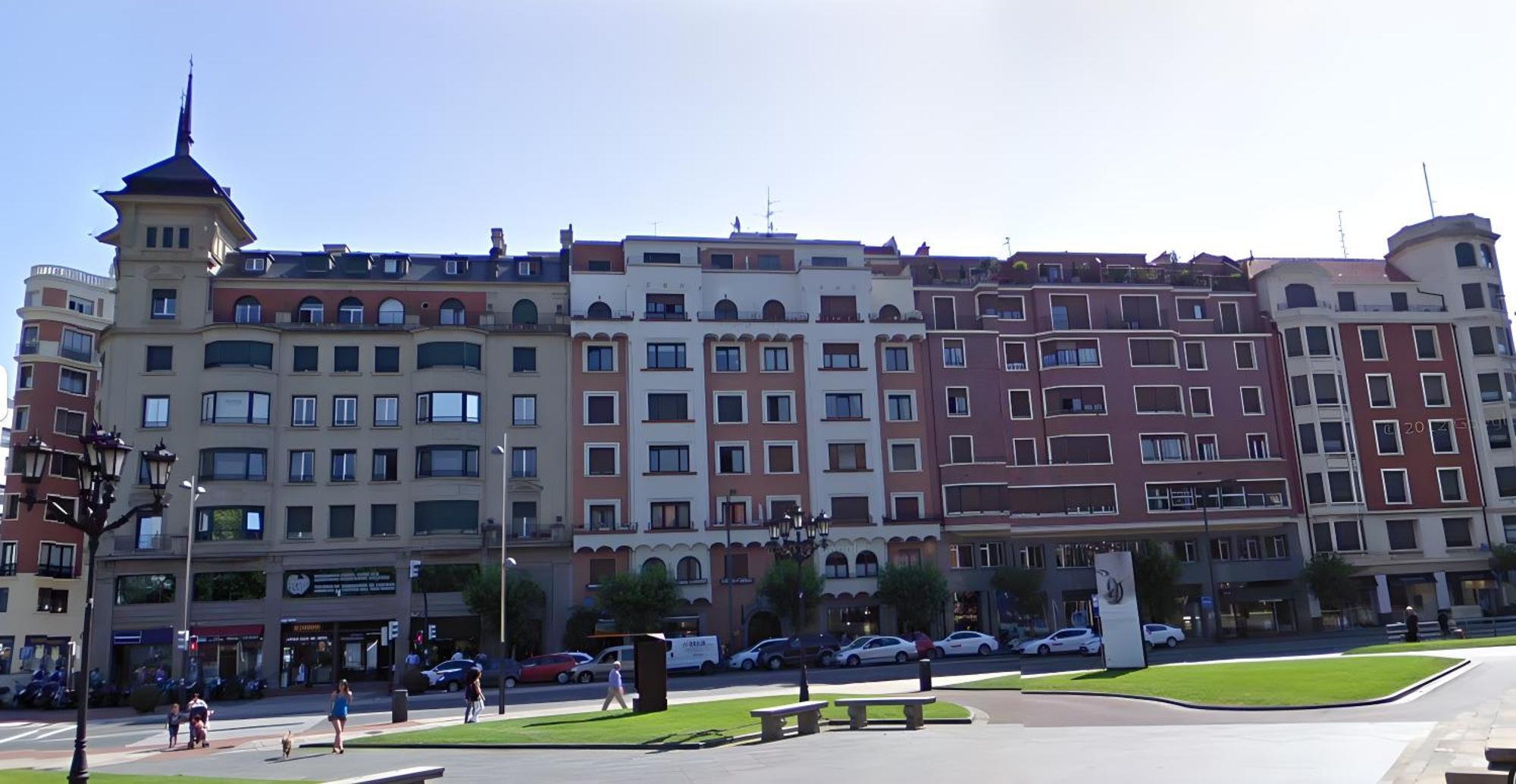 Habitacion Grande Y Confortable Con Bano Privado Junto A Guggenheim Bilbao Exterior photo